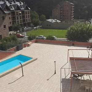 Acogedor En Apartamento Rialp